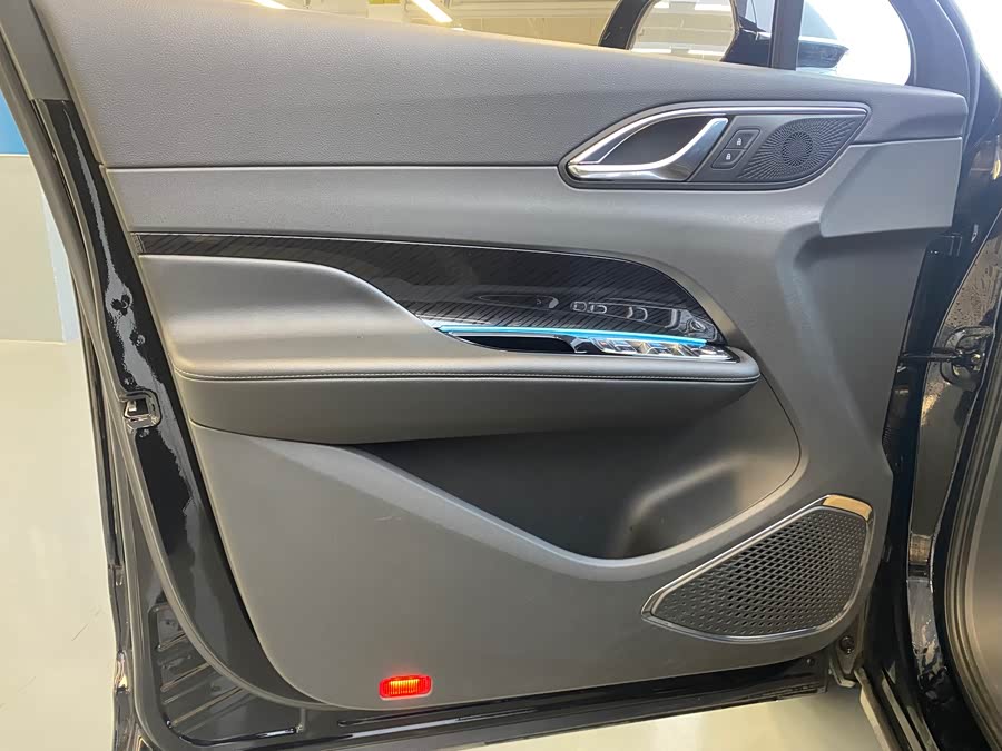 HongQi HS3 PHEV 2024 #6 HongQi HS3 PHEV 2024 car image #6