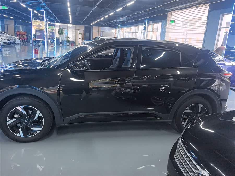 哪吒汽车 哪吒X 2023 汽车图片 #6