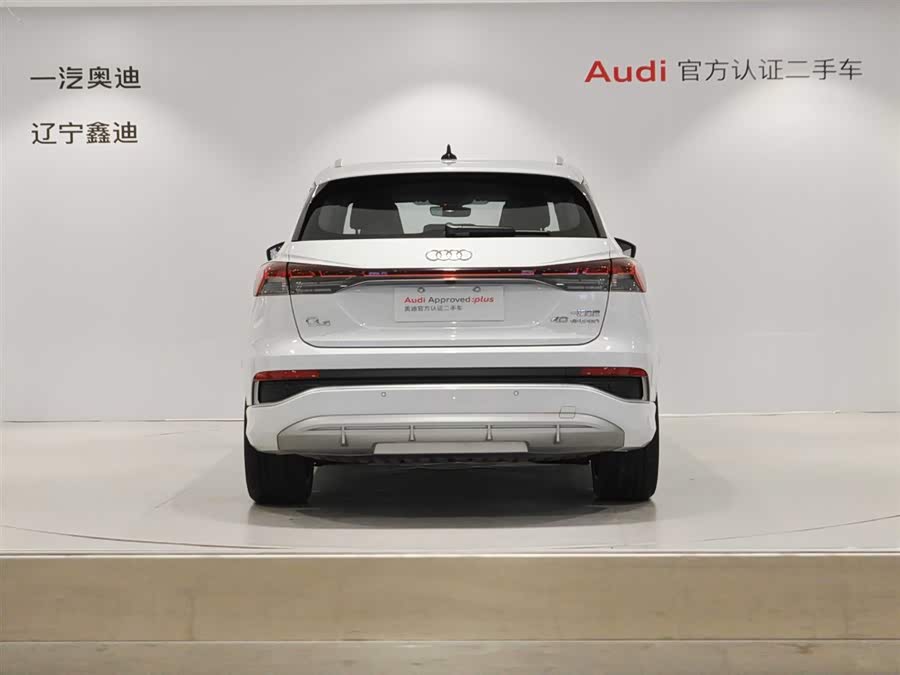 Audi Q4 e-tron 2023 صورة سيارة #6
