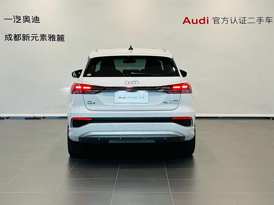 Audi Q4 e-tron 2024 صورة سيارة #6