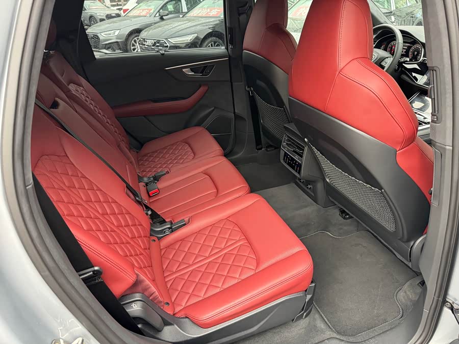 Audi SQ7 2024 car image #6