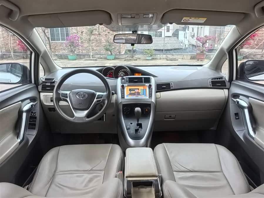 Toyota Reiz 2012 صورة سيارة #6