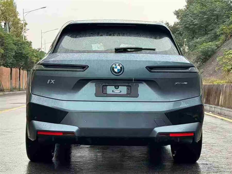 BMW iX 2023 car image #6