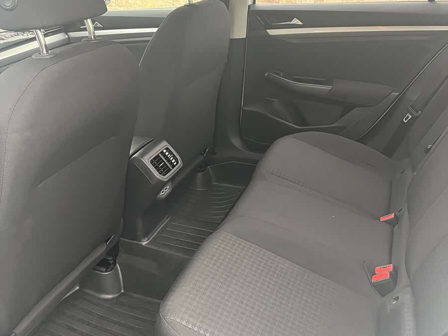 Volkswagen Bora Pure Electric 2020 صورة سيارة #6