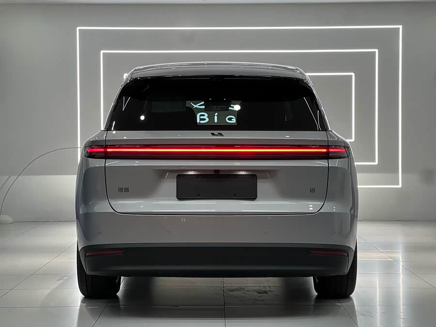 Li i8 2025 image de voiture #6