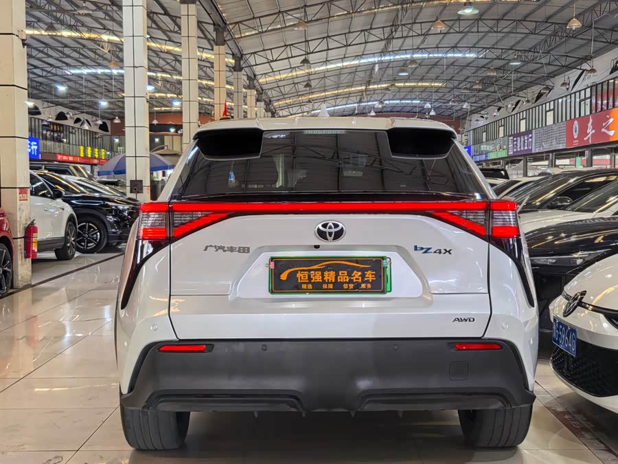 Toyota bZ4X 2022 immagine di auto #6