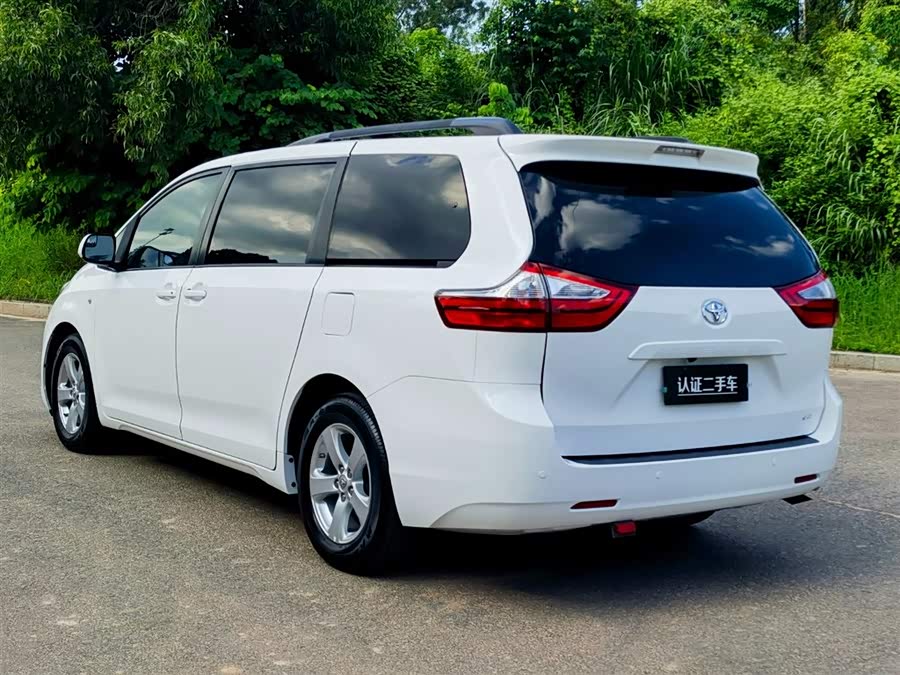 Toyota SIENNA 2018 car image #6