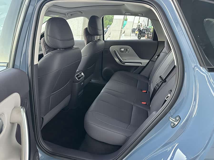 零跑汽车 零跑B01 2025 汽车图片 #6