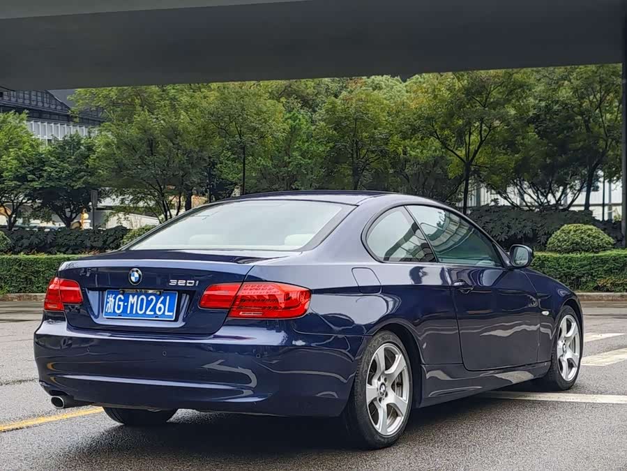 BMW 3 Series (Imported) 2011 car image #6