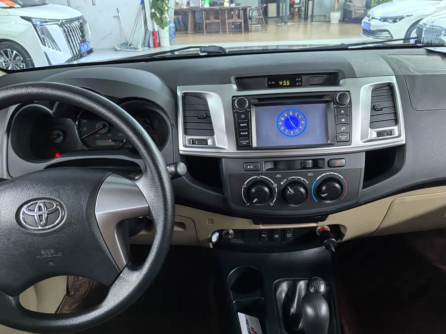Toyota Fortuner 2015 immagine di auto #6