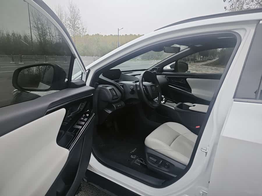 Toyota bZ4X 2022 immagine di auto #6