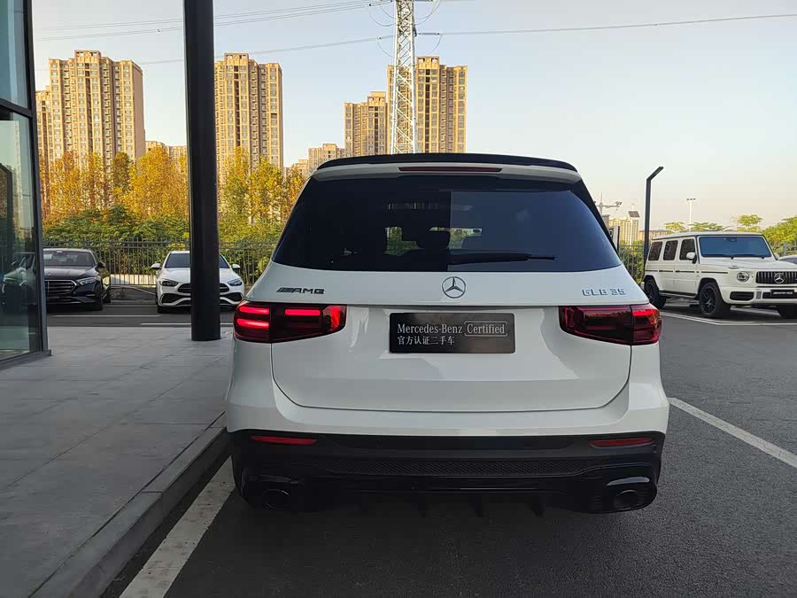 Mercedes-Benz GLB AMG 2025 imagen de coche #6