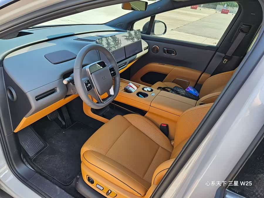 Li i8 2025 image de voiture #6