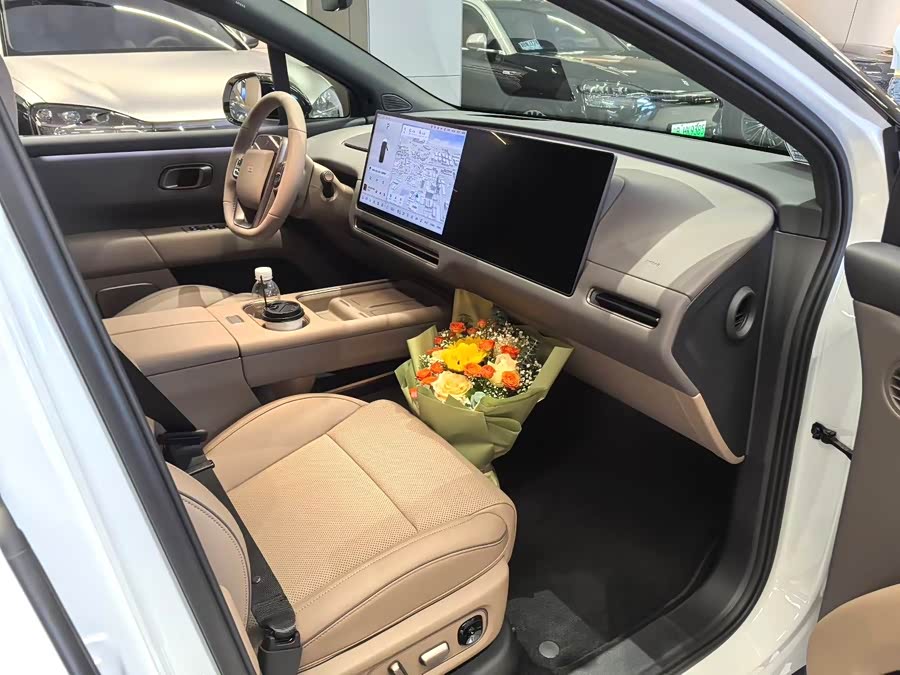 Li i6 2025 صورة سيارة #6