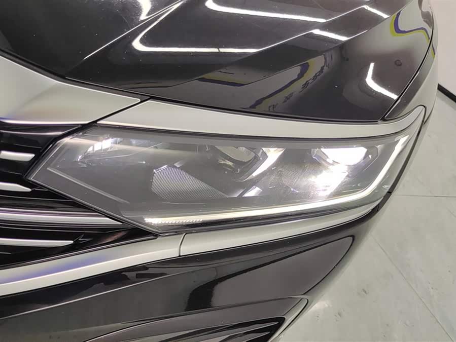 Volkswagen Passat 2023 car image #6