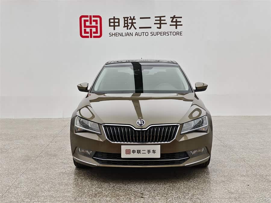Skoda Superb 2018 car image #6