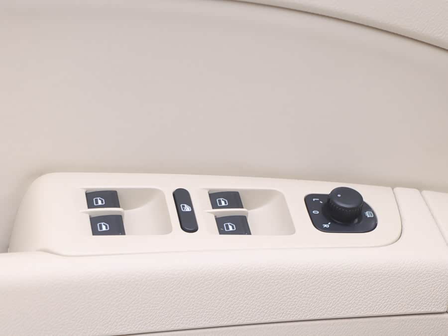 Skoda Superb 2015 car image #6
