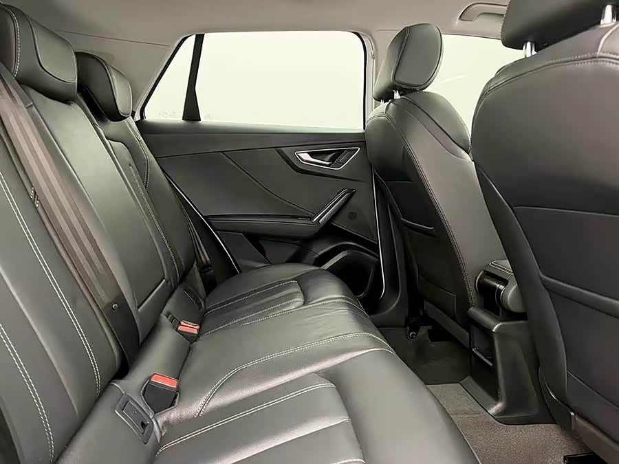 Audi Q2L 2023 car image #6