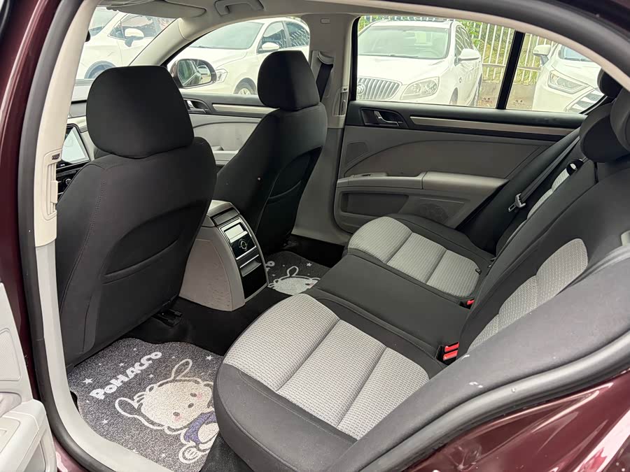 Skoda Superb 2013 car image #6