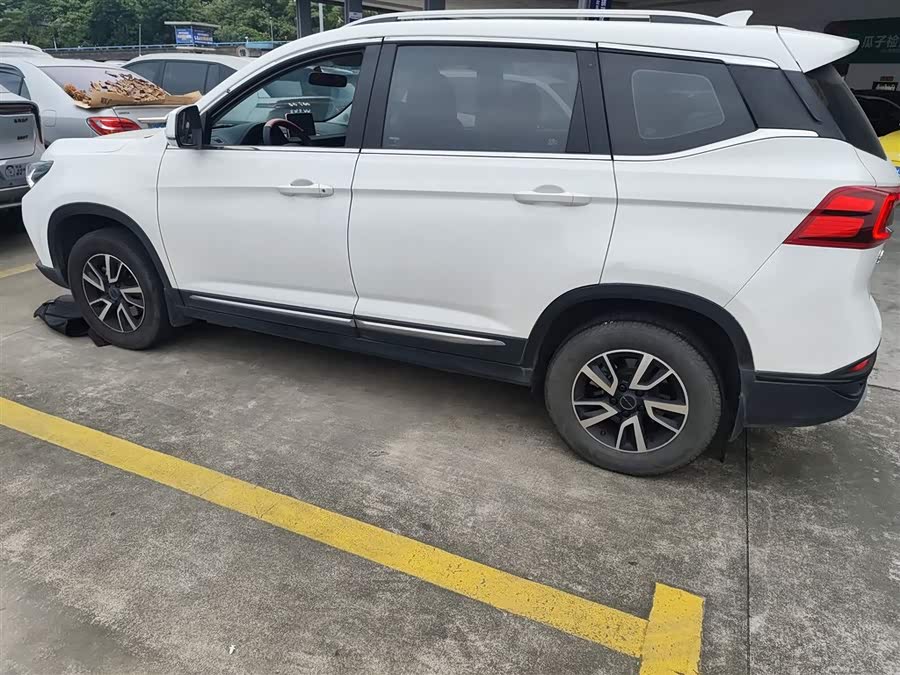 Forthing T5 2023 #6 Forthing T5 2023 صورة سيارة #6