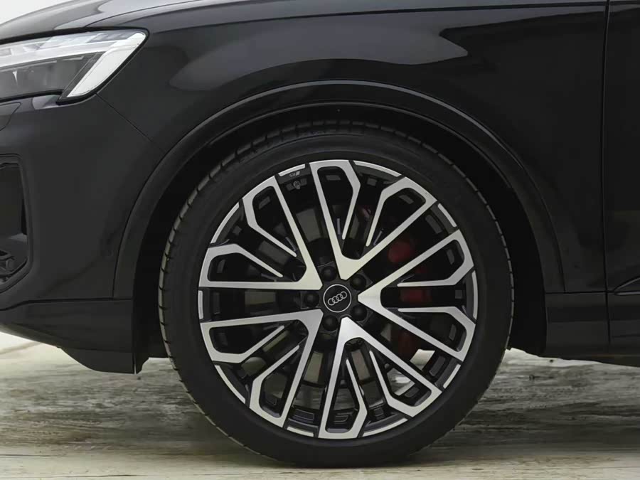 Audi SQ7 2024 изображение автомобиля #6