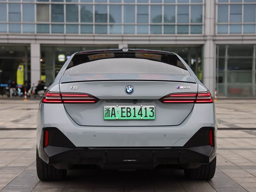 BMW i5 M60 2025 car image #6