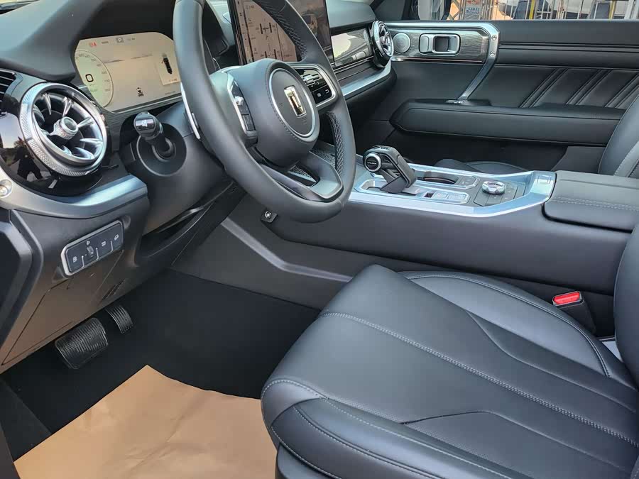 Tank 400 New Energy 2025 #6 Tank 400 New Energy 2025 car image #6