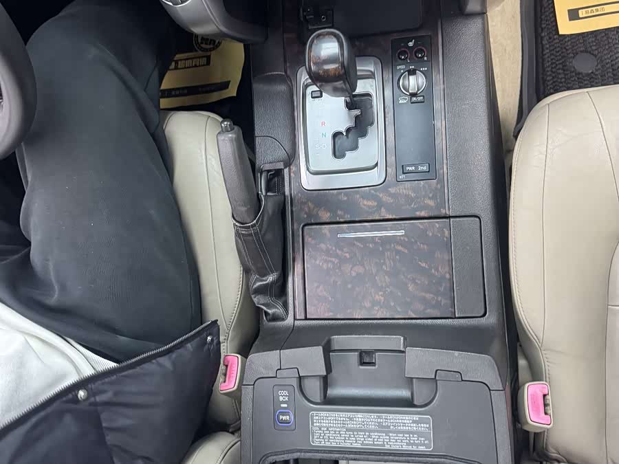 Toyota Land Cruiser 2010 car image #6