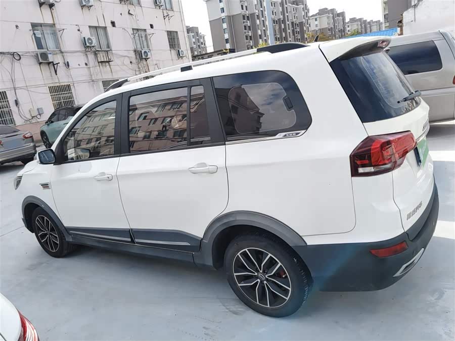 SWM X3 2019 صورة سيارة #6