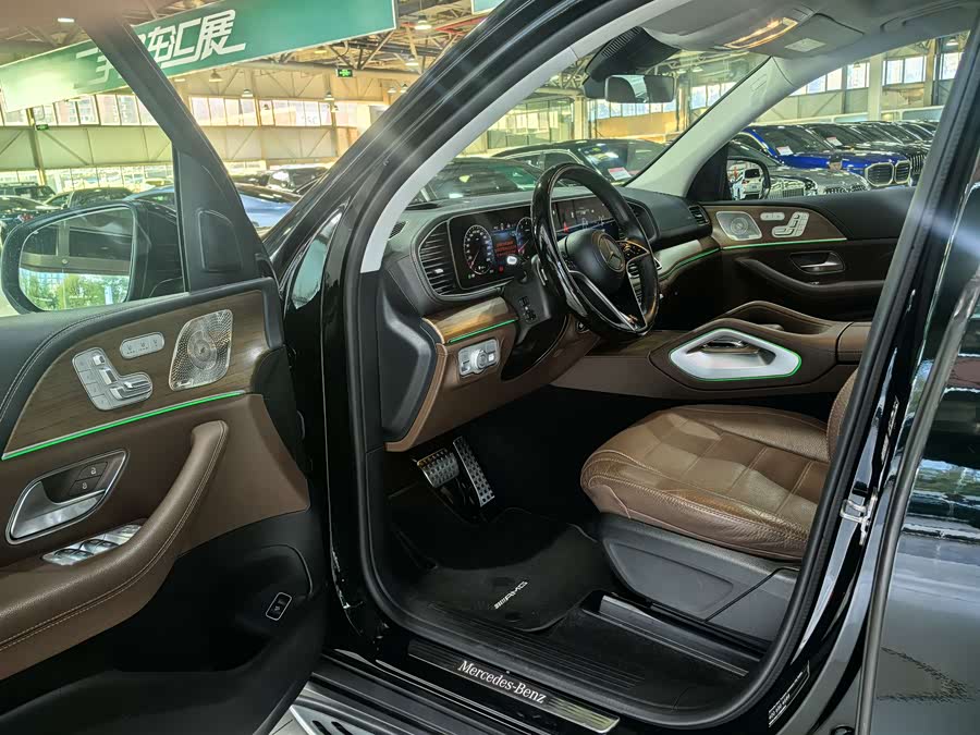 Mercedes-Benz GLS Class 2023 immagine di auto #6