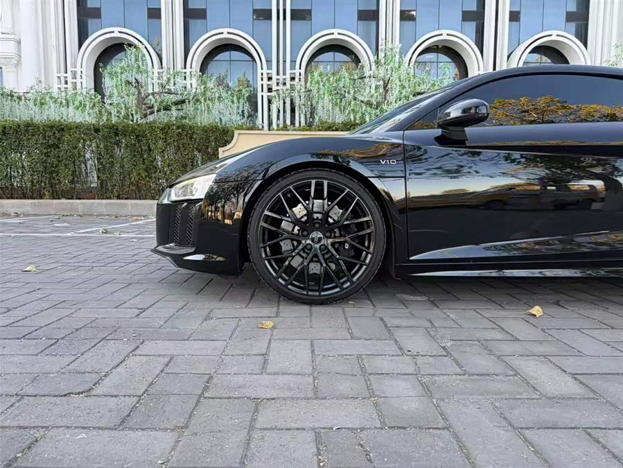 Audi R8 2018 car image #6