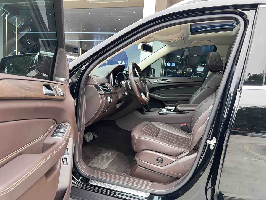 Mercedes-Benz GLS Class 2018 car image #6