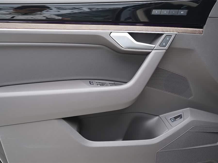 Volkswagen Touareg 2021 car image #6