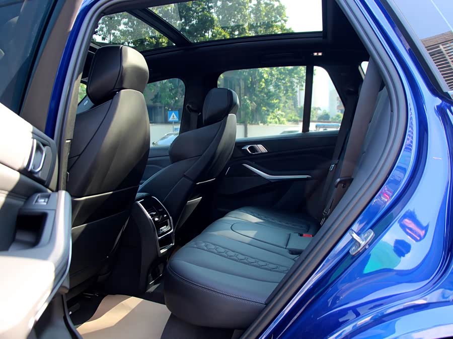 BMW X5 M 2023 #6 BMW X5 M 2023 car image #6