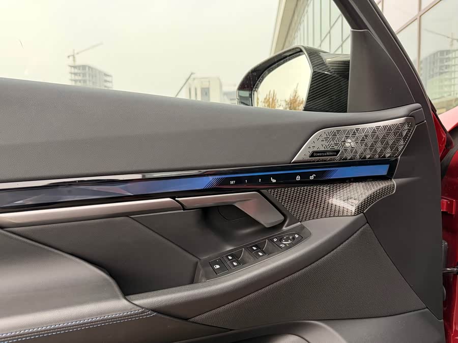 BMW i5 M60 2024 car image #6