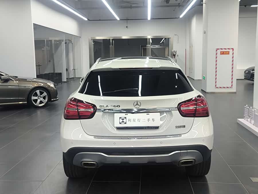 Mercedes-Benz GLA Class 2018 car image #6