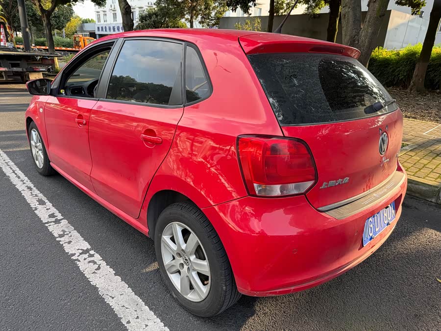 Volkswagen Polo 2011 car image #6