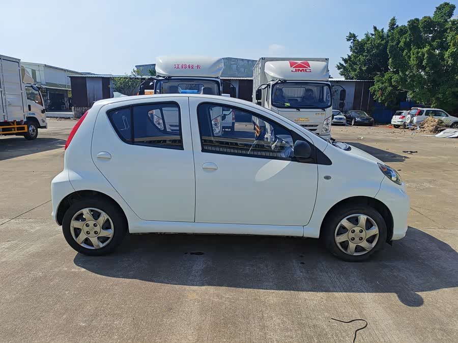 BYD e1 2019 car image #6