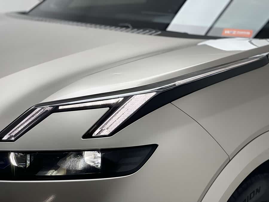 Lynk & Co 08 EM-P 2023 car image #6