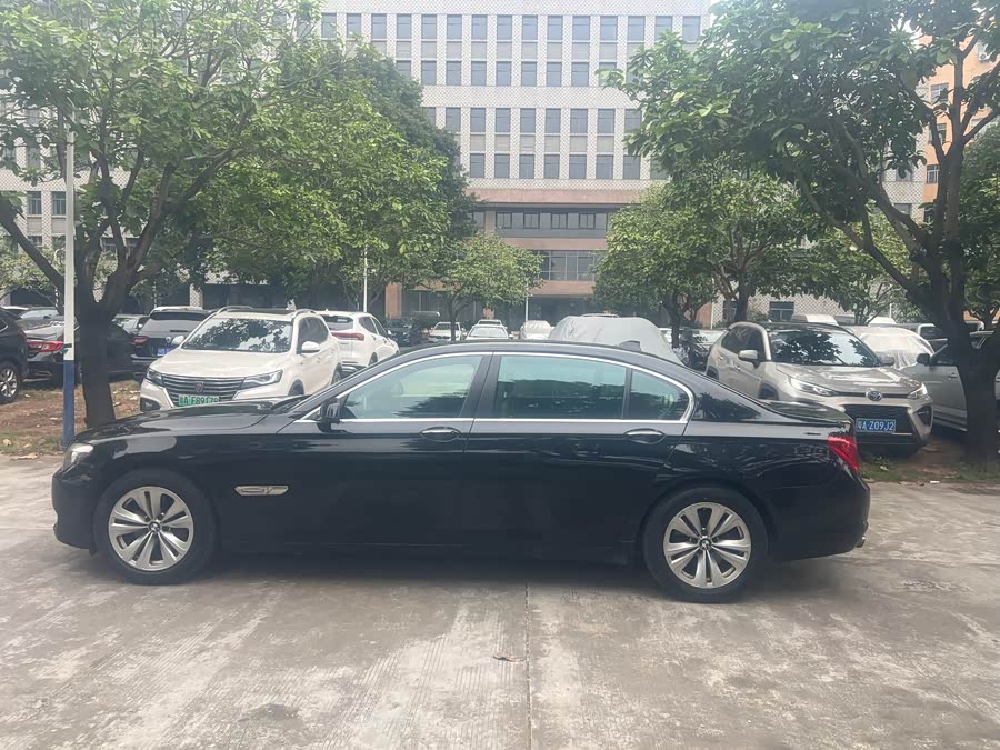 BMW 7 Series 2012 car image #6
