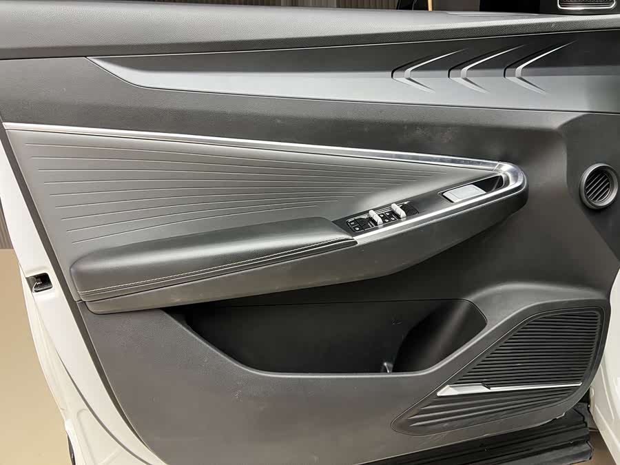 GEELY Monjaro MHEV 2023 car image #6