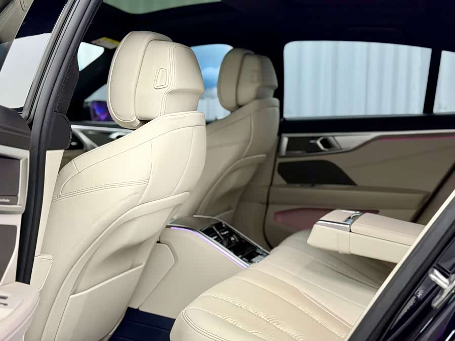 BMW 8 Series 2023 #6 BMW 8 Series 2023 car image #6