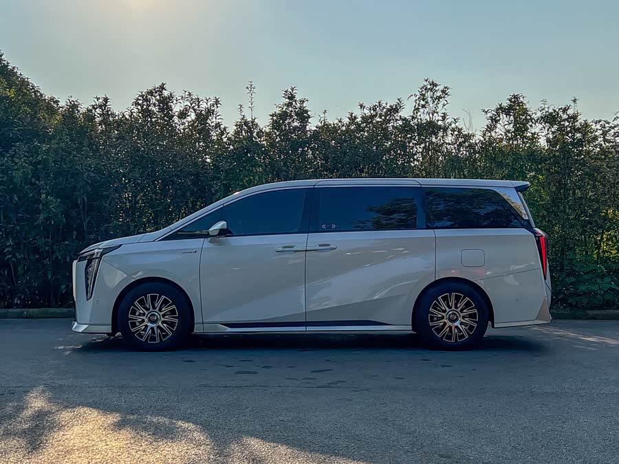 GAC Trumpchi E9 2024 #6 GAC Trumpchi E9 2024 car image #6