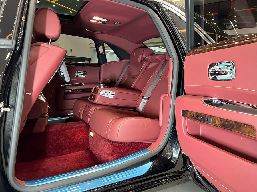 劳斯莱斯 古思特 2018 汽车图片 #6