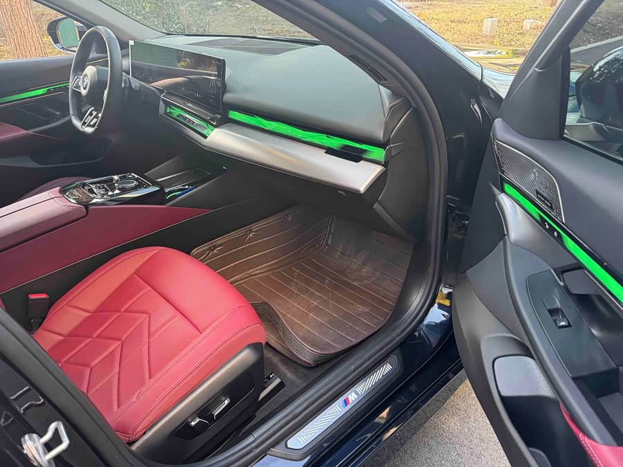 BMW 5 Series 2025 #6 BMW 5 Series 2025 car image #6