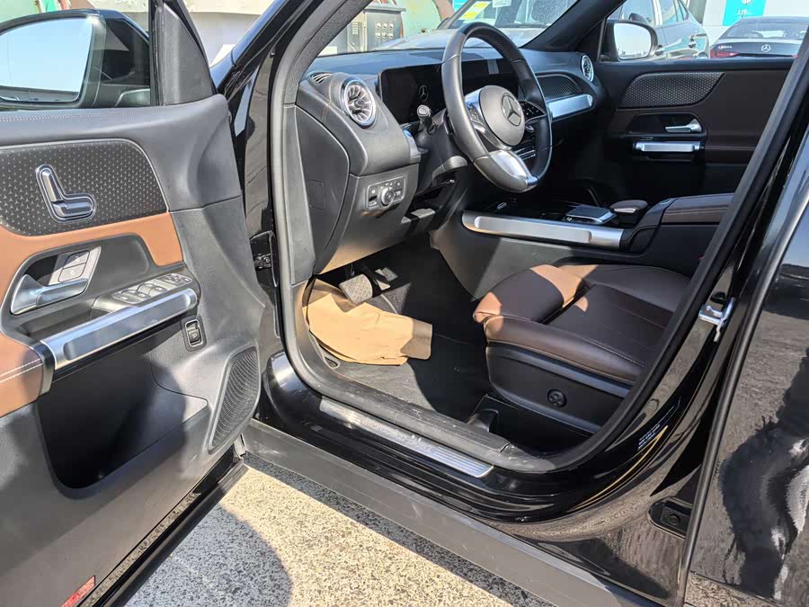 Mercedes-Benz GLB Class 2024 car image #6