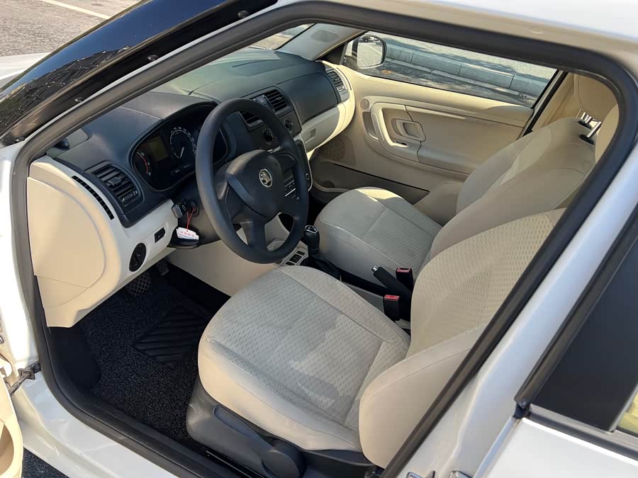 Skoda Fabia 2014 صورة سيارة #6