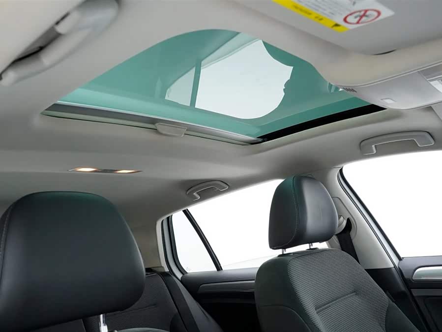 Volkswagen Golf 2018 car image #6