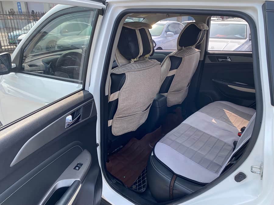 Changan CS35 2017 car image #6