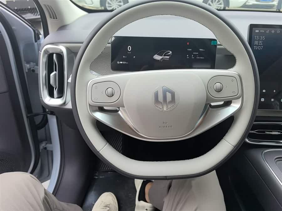 零跑汽车 零跑B01 2025 汽车图片 #6